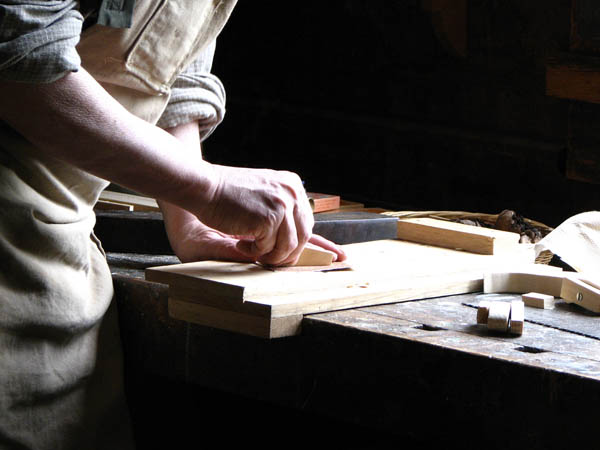 Nuestra <strong>carpintería de madera en  San Lorenzo de El Escorial</strong> es una empresa de <strong>herencia familiar</strong>, por lo que  contamos con gran <strong>experiencia </strong>en la profesión.